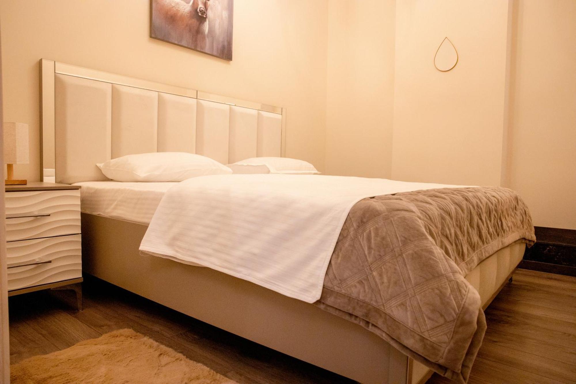 4Elements Apartments - One Br Apartments On Republic Square Jerevan Eksteriør bilde